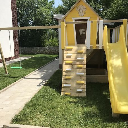 Villa Apartments Futura Vantacici Dış mekan fotoğraf