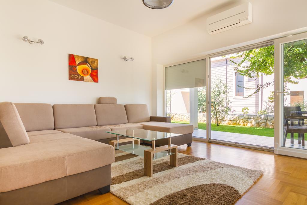 Villa Apartments Futura Vantacici Dış mekan fotoğraf